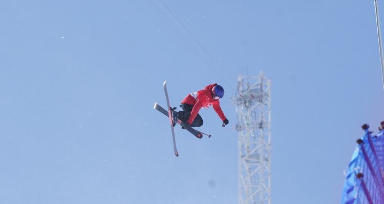 北京冬奥男子自由滑雪U型池技巧（掌握雪道姿态）