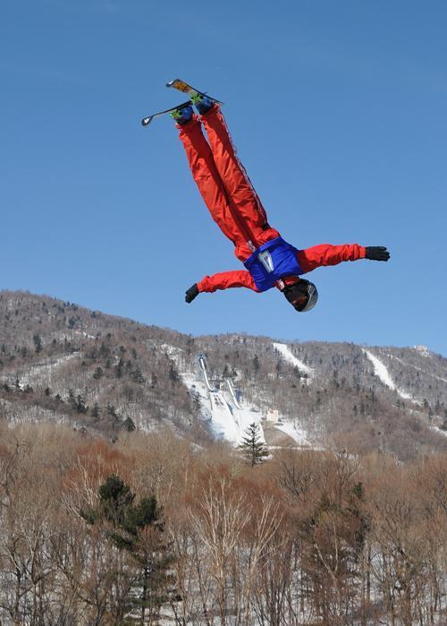 飞天雪板（滑雪空中技巧国家运动员的故事）