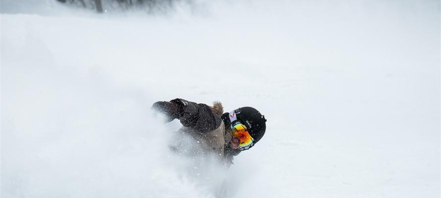 滑雪极限挑战小技巧（掌握这些技巧）