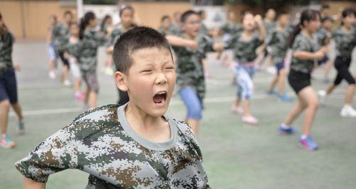 学生游泳前热身操怎么做？有哪些趣味动作要领？