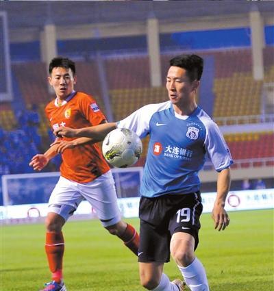 足球边路结合技巧有哪些？如何提高边路进攻效率？