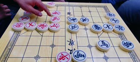 象棋先手中炮必胜（致胜关键在于战术技巧）