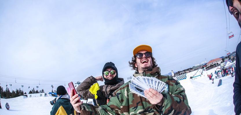 单板滑雪男子U型场地技巧剖析（打造专业级滑雪技能的秘密武器）