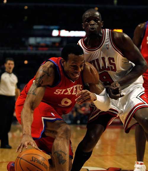 NBA持球过人突破技巧教学？如何快速提高篮球突破能力？