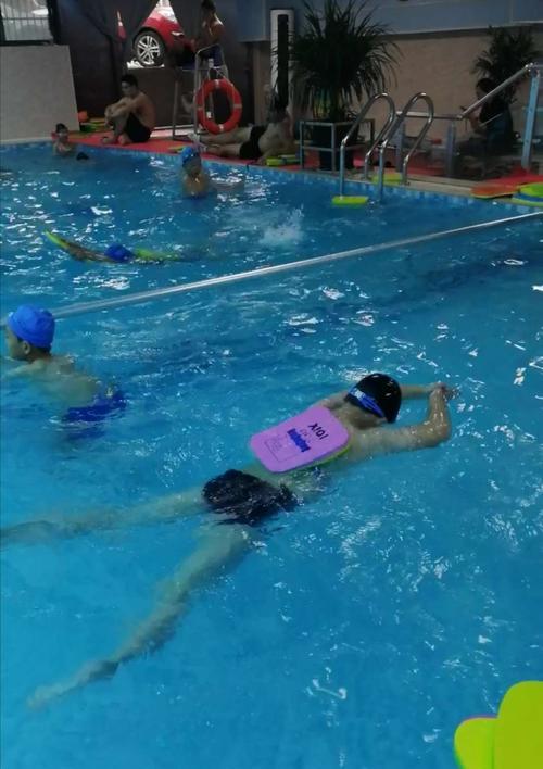 学游泳时为什么感觉换气很仓促（深入探究游泳换气问题）