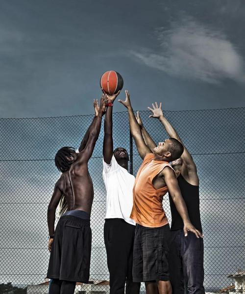 NBA球员的投球技巧（掌握这些小技巧）