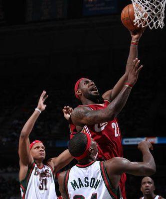 揭秘NBA篮球投篮技巧百发百中的秘诀（掌握这一技能）