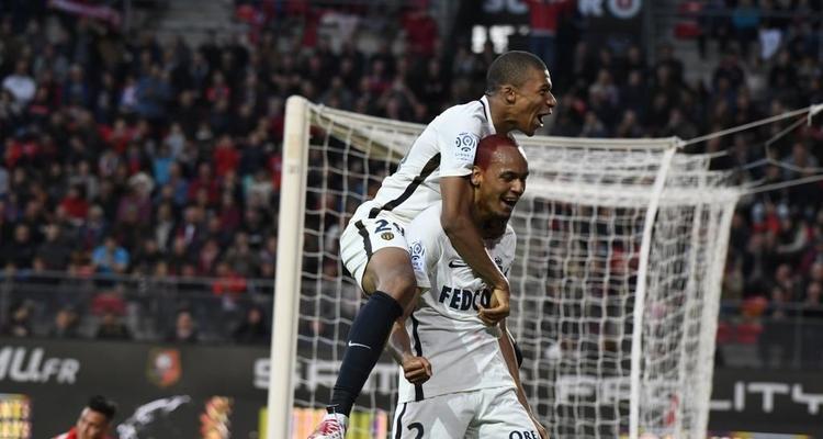 足球后腰必学十大技巧是什么？如何有效提升比赛表现？