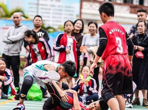 有手就能学会的篮球技巧？初学者如何快速掌握？