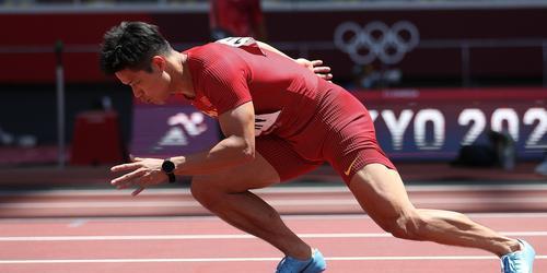 跑步100米接力技巧教程？如何提高接力配合效率？