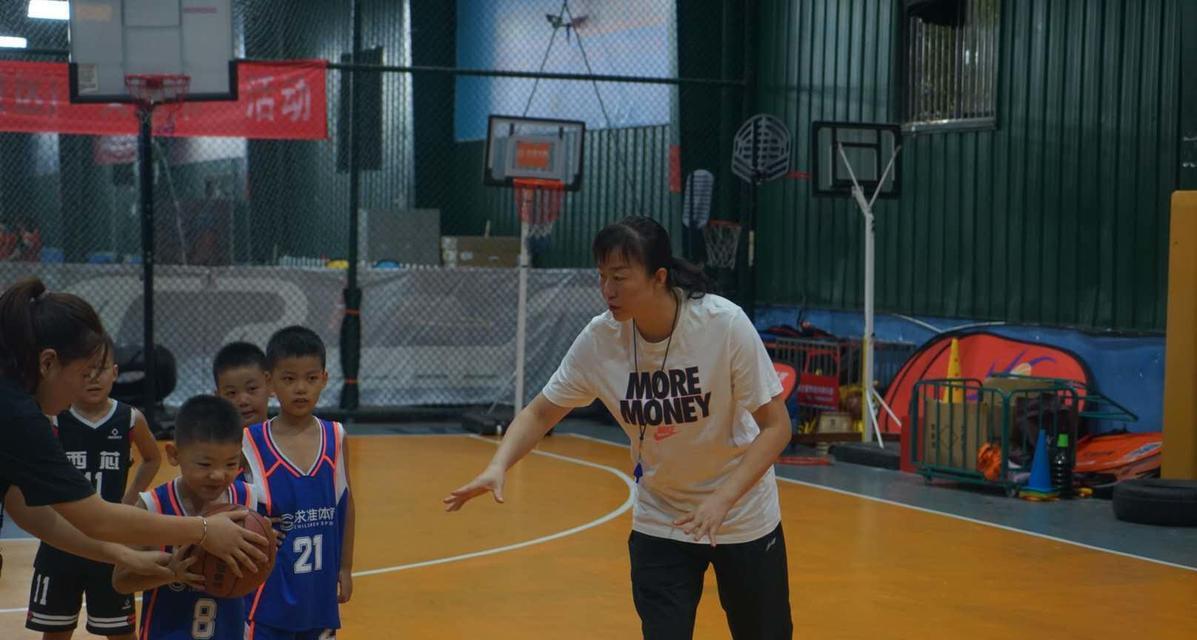 篮球技巧大全（从投篮到防守）