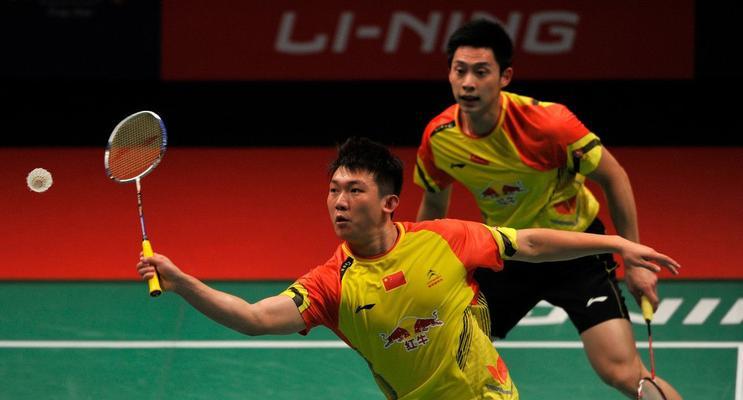 双打羽毛球技巧提升指南（从基本功到配合默契）