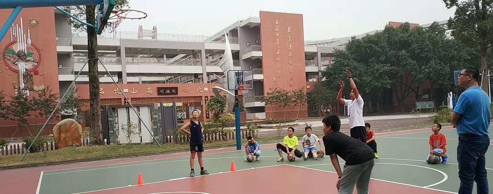 如何提高篮球技巧（学习篮球技巧的必要性和有效方法）