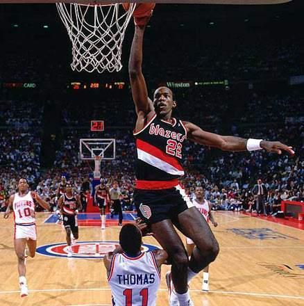 牛人篮球技巧秀——让你见识到真正的篮球高手（精彩瞬间）