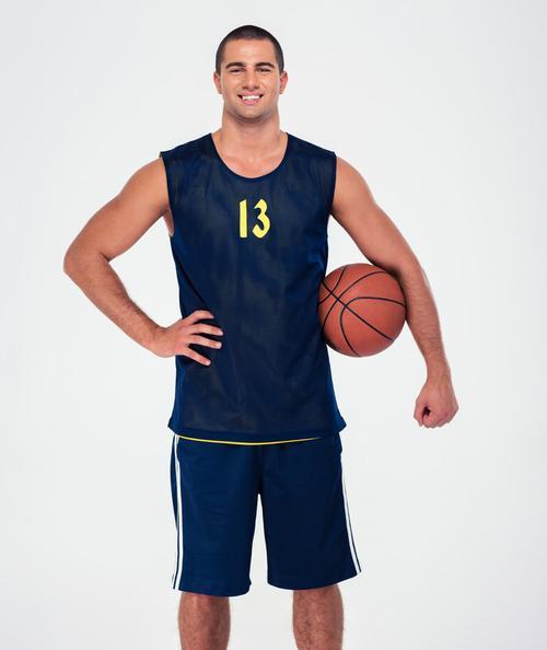 打篮球技巧篮球有哪些？如何快速提高篮球技能？