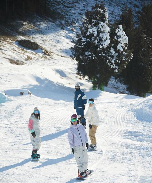 滑雪防摔技巧动作有哪些？如何有效避免滑雪中的摔倒？