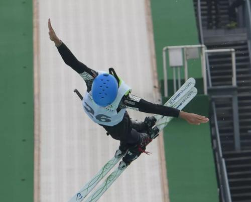 自由滑雪大跳台空中技巧有哪些？如何提高空中技巧？