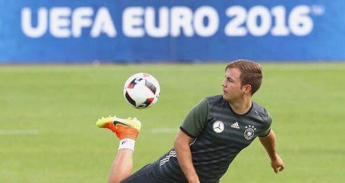 29种足球过人技巧大揭秘（从基本动作到高难度招式）