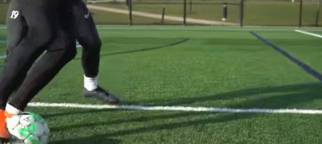 足球过人技巧简单动作有哪些？如何快速掌握足球过人技巧？