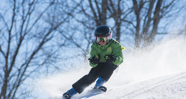 学滑雪技巧详解（15个技巧助你迅速掌握滑雪）