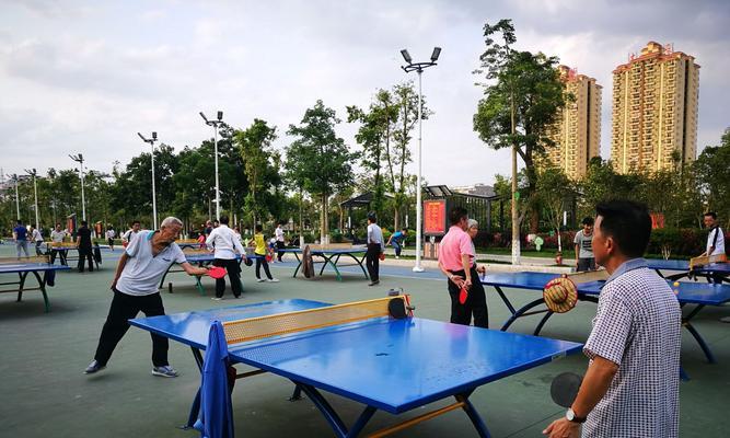 如何在公园乒乓球赛中战胜经验丰富的老大爷？