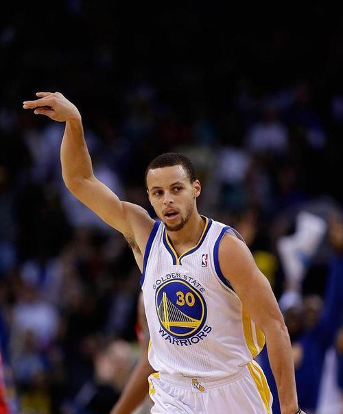 篮球背后的技巧有哪些？如何在比赛中运用？