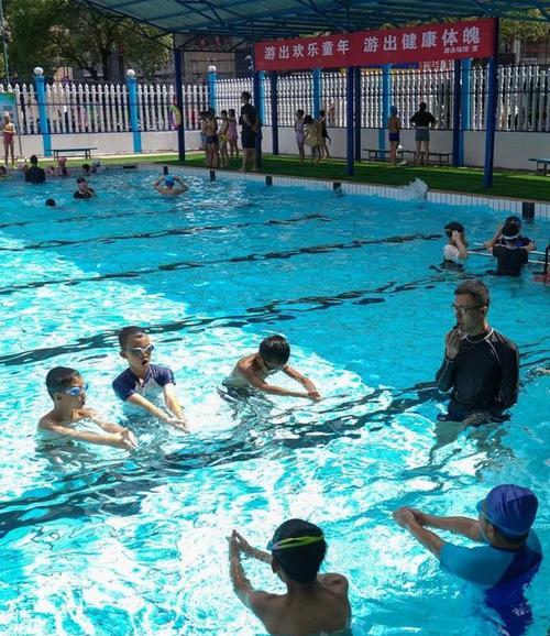 游泳教学（全面了解游泳呼吸的技巧和要点）