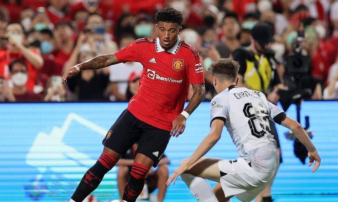 打造高超足球倒球技巧（提高足球倒球技巧）