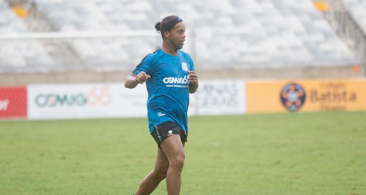 进击的足球技巧讲解大全？如何快速提升足球技能？