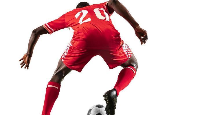 如何以强攻足球防守技巧削弱对手攻势（从力量）