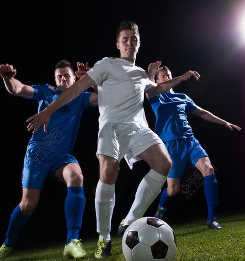 足球技巧100种如何让足球飞起来？掌握这些方法你也能成为球场上的明星？