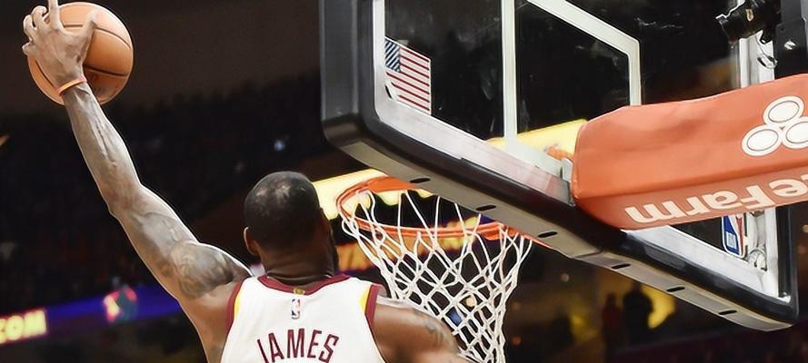 探究詹姆斯的招牌转身技巧（揭秘这个NBA球星的独门绝技）