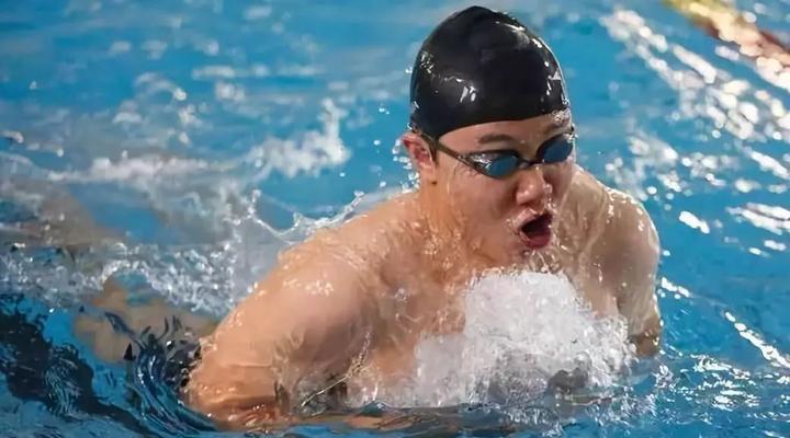 如何正确进行蛙泳换气？分解动作教学有哪些常见问题？