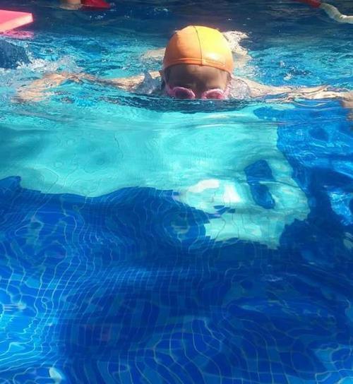 在水下游泳如何换气？掌握正确技巧避免呛水！