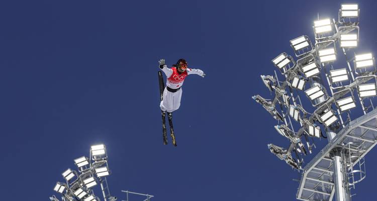 挑战重力-自由式滑雪空中技巧（驾驭空中-自由式滑雪技巧全解析）