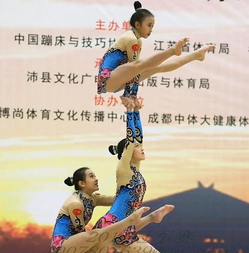 足球小白必须掌握的15项技巧（让你踢得更加游刃有余）