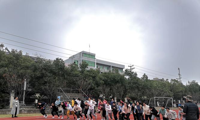 跑出中考800米满分的技巧（让你顺利完成中考体育测试）
